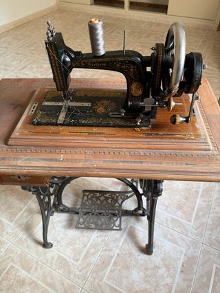 Máquina de coser antigua Wertheim.