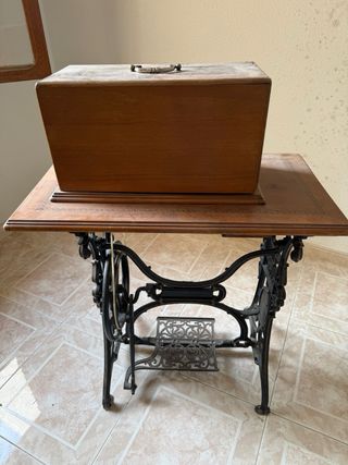 Máquina de coser antigua Wertheim.