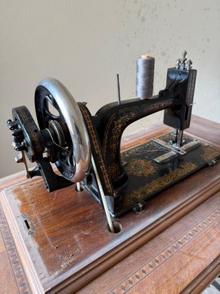 Máquina de coser antigua Wertheim.