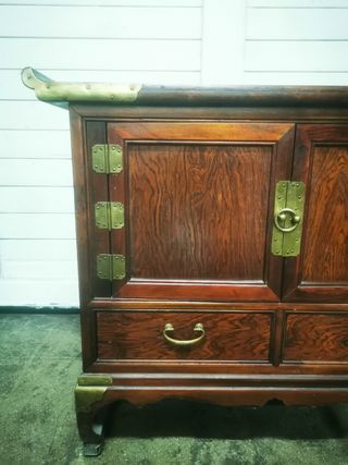 Mueble coreano. Auxiliar. Mesa