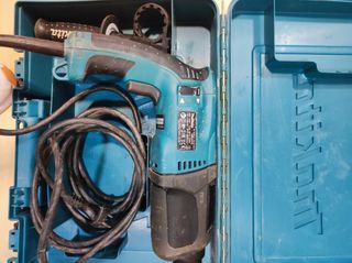 Martillo ligero makita 2470