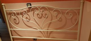 Cabecero de forja blanco.