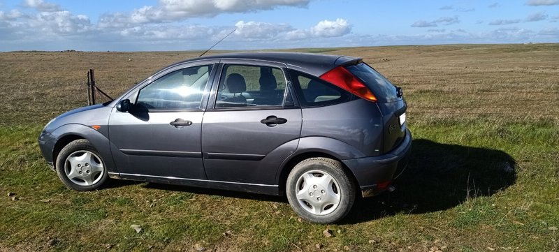 Ford Focus 2004 - foto 1