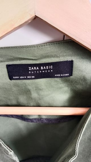 Chaqueta verde con adorno azteca