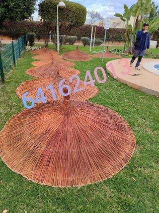 Sombrillas de carri verzo mimbre