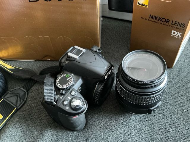 Cámara Reflex Nikon con objetivo 18/55 mm