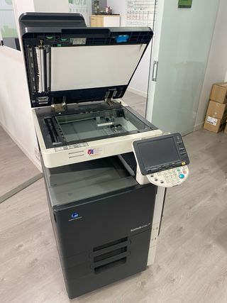 Fotocopiadora Konica Minolta Bizhub C220