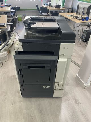 Fotocopiadora Konica Minolta Bizhub C220