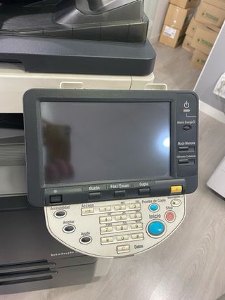 Fotocopiadora Konica Minolta Bizhub C220