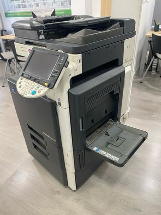 Fotocopiadora Konica Minolta Bizhub C220