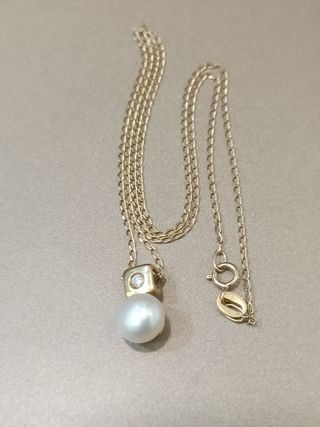 Cadena oro con colgante perla 