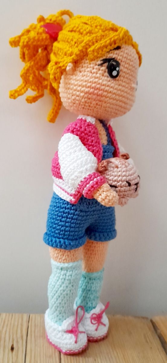 Bambola collezione amigurumi fatta a mano