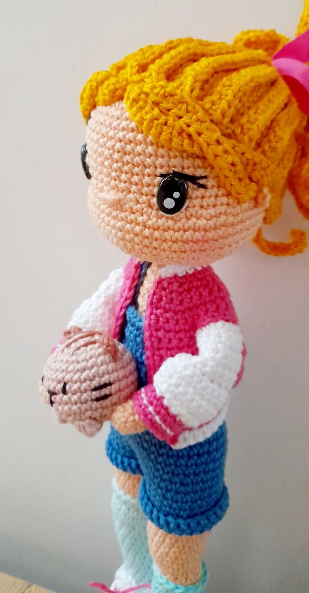 Bambola collezione amigurumi fatta a mano