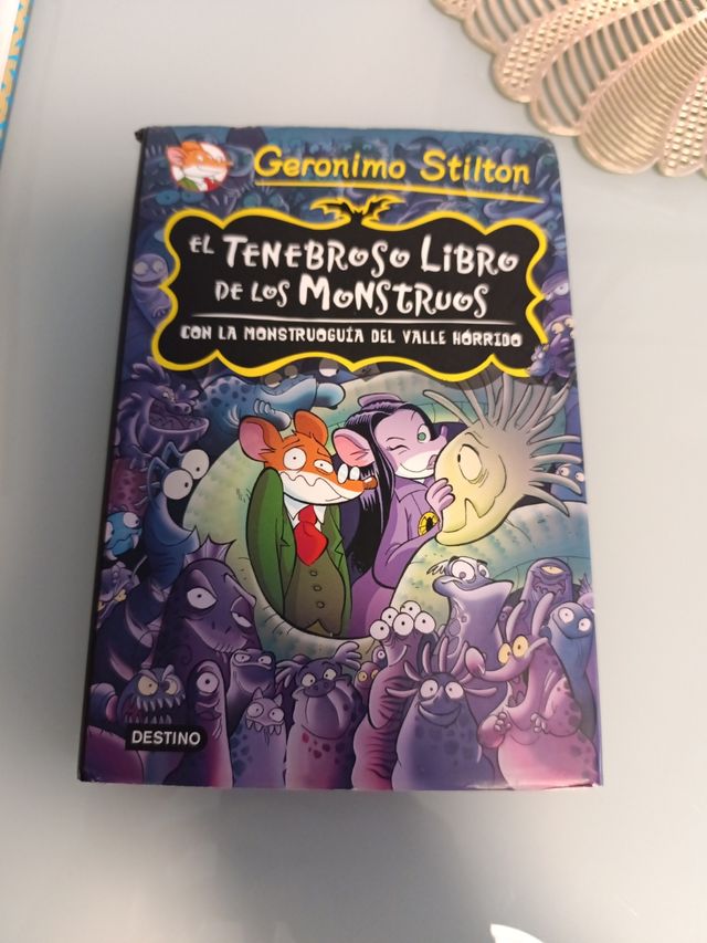 El tenebroso libro de los monstruos: Con la monstruoguía del Valle Hórrido
