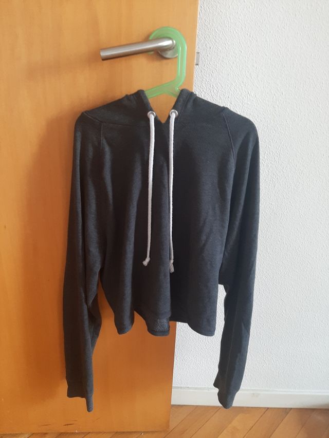 Sudadera tipo crop-top