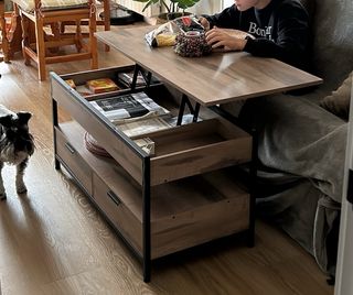 Mesa de centro muy practica y como nueva !!