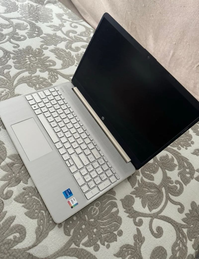 Portátil HP 15s-fq 4005ns i7 512GB