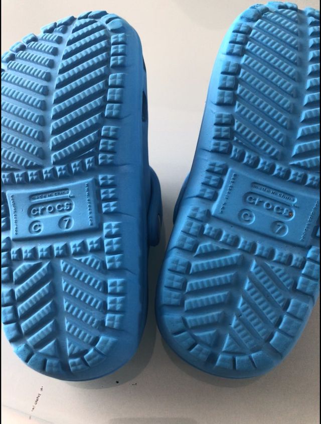 Crocs azules. Talla 7