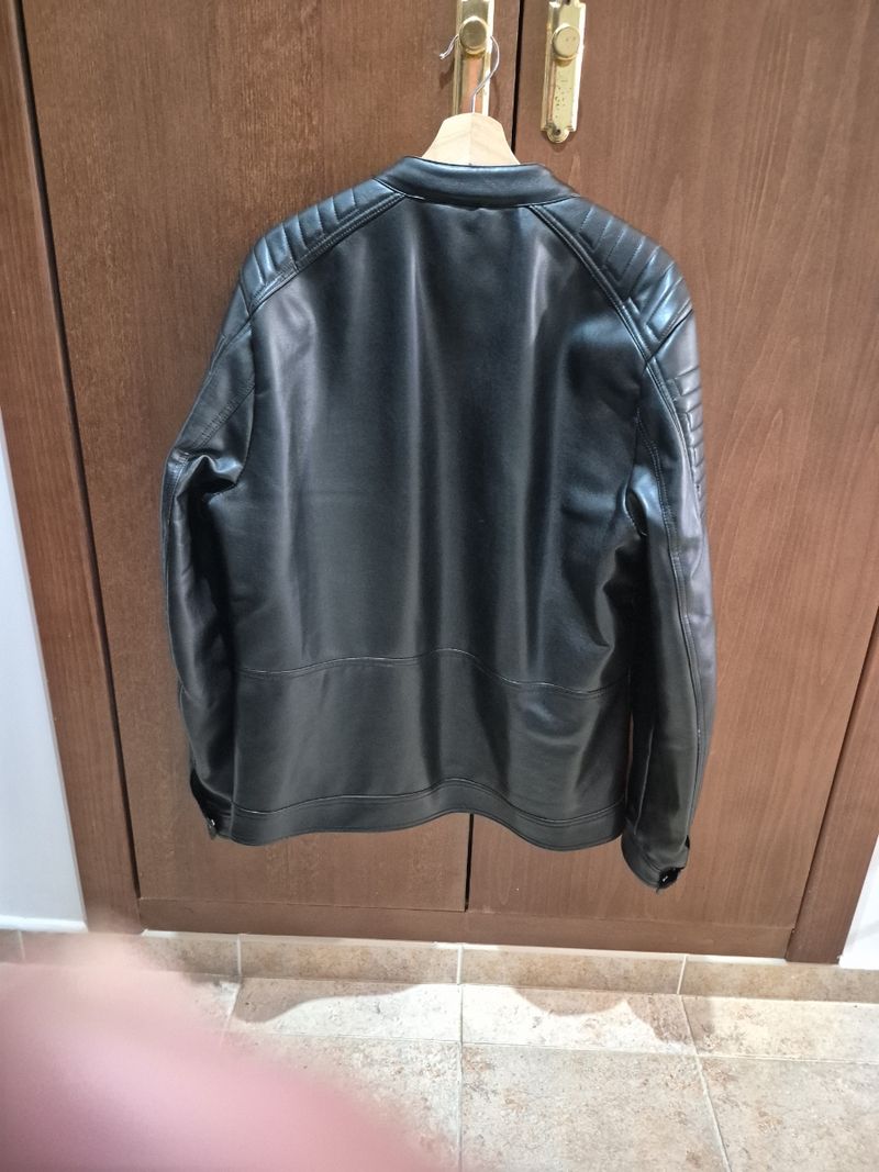 Chaqueta de polipiel hombre Lefties de segunda mano por 10 EUR en