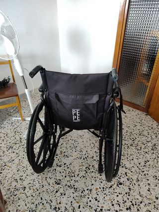 Silla de ruedas impecable