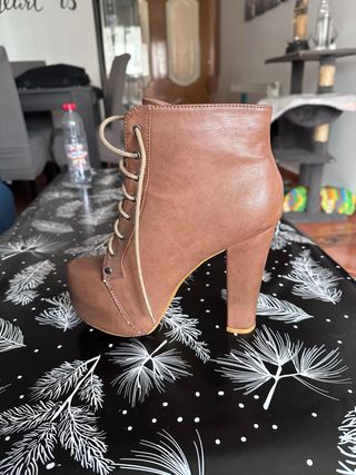 Botines marrones