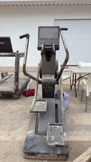 Cinta de correr y elíptica Technogym.