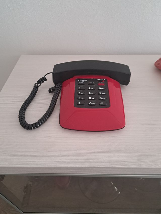 Teléfono rojo ,funciona perfectamente