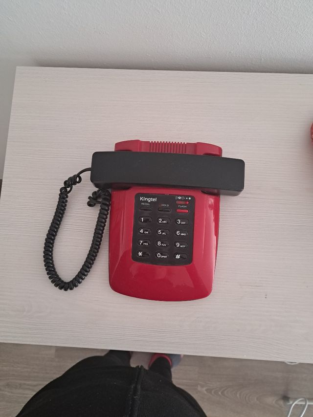 Teléfono rojo ,funciona perfectamente