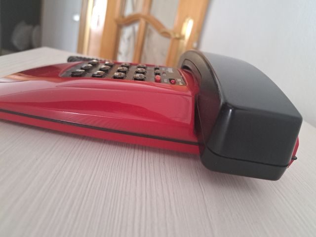 Teléfono rojo ,funciona perfectamente