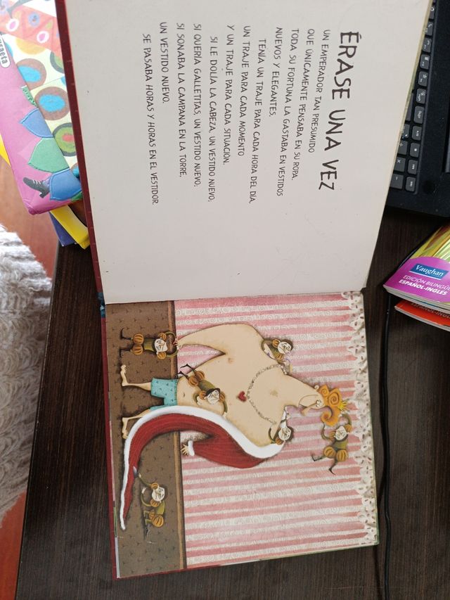 El traje nuevo del Emperador (Colorin Colorado/ That is the End of the Story) (Spanish Edition)