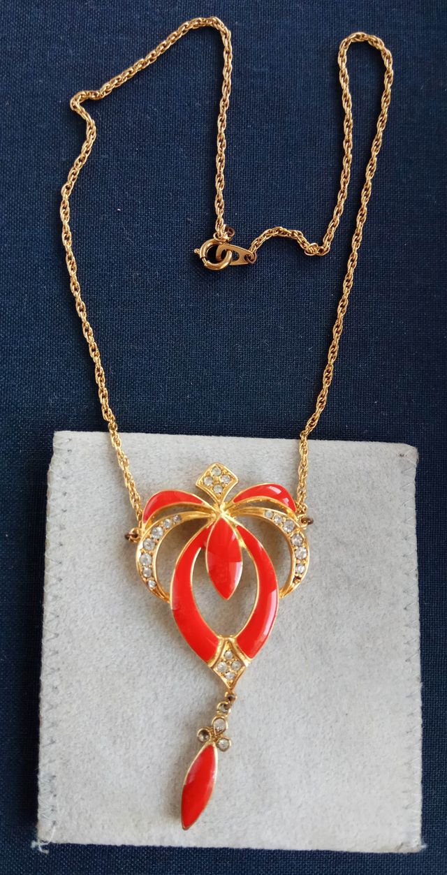 Collares con colgantes varios modelos