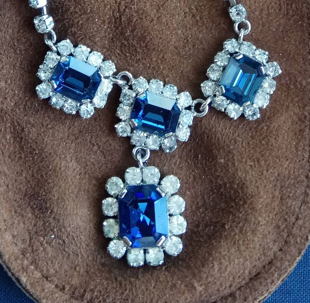 Collares con colgantes varios modelos