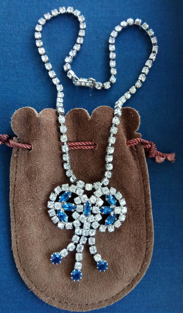 Collares con colgantes varios modelos