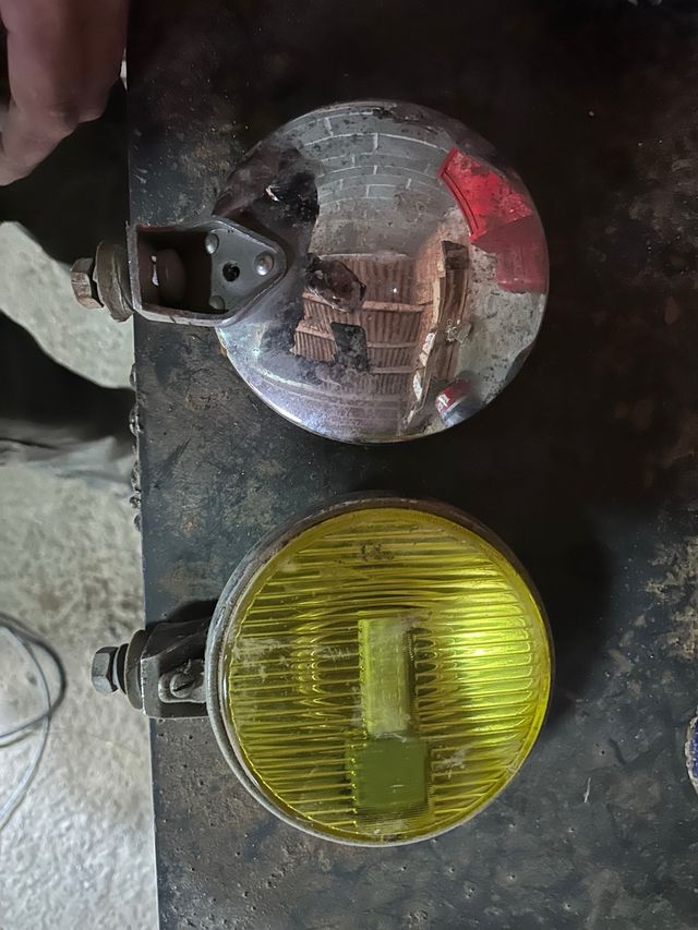 Faróis de nevoeiro de carros antigos