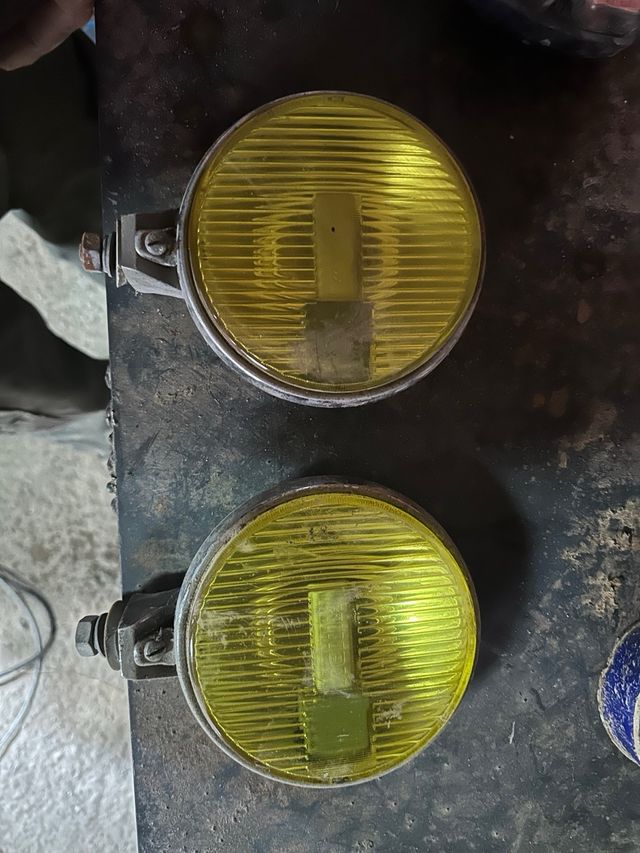 Faróis de nevoeiro de carros antigos