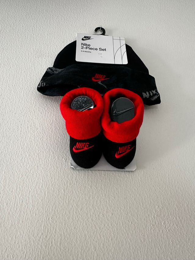 Babbucce e cappellino Nike neonati
