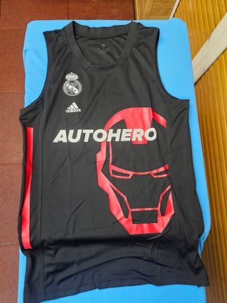 Adidas Real Madrid Marvel Avengers talla M 50x78