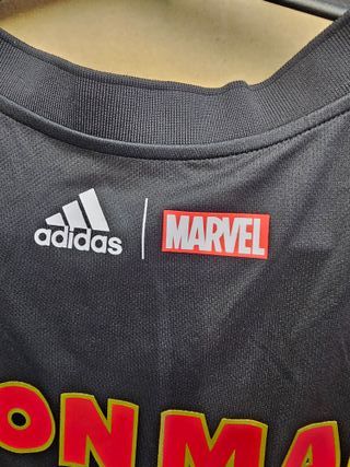 Adidas Real Madrid Marvel Avengers talla M 50x78