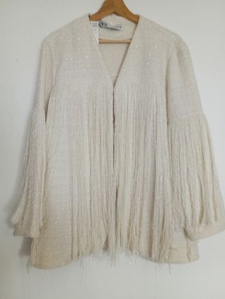 Chaqueta con flecos Zara 