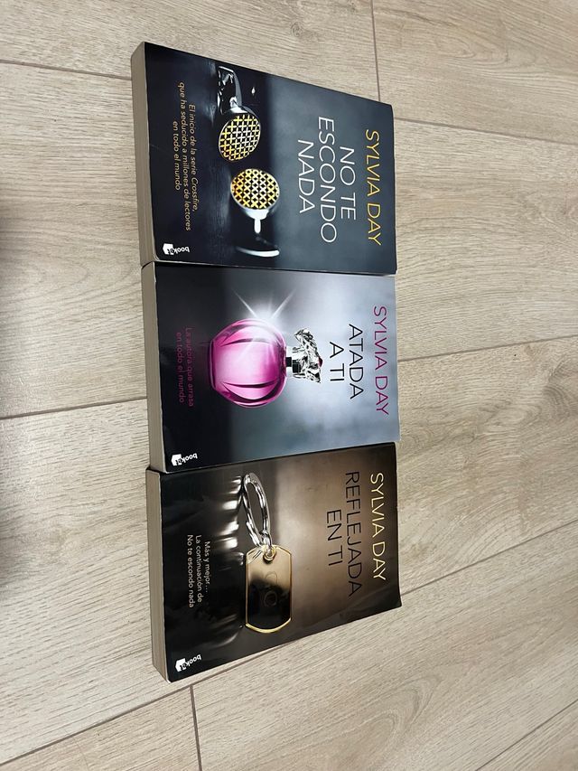 No te escondo nada. Reflejada en ti. Atada a ti.