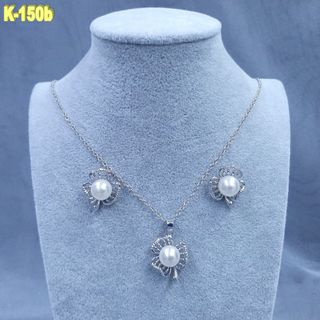 Collar y Pendientes plateados con Perlas