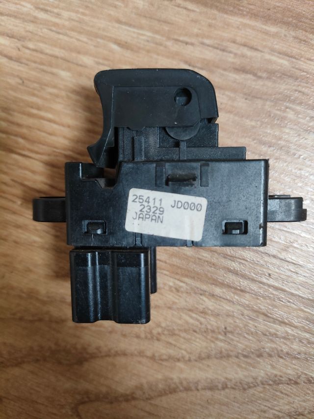 Botón elevalunas Qashqai j10