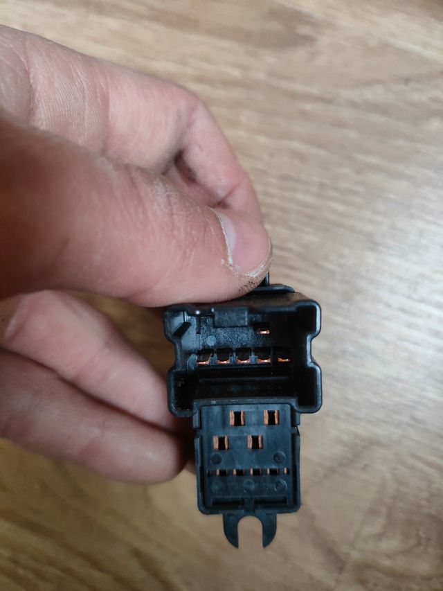 Botón elevalunas Qashqai j10