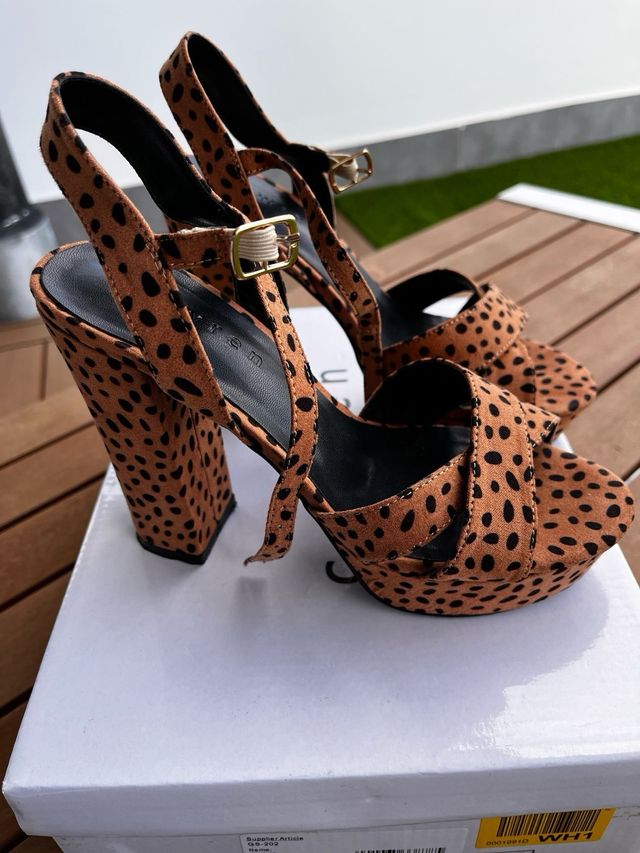 Sandalias de tacon nuevas