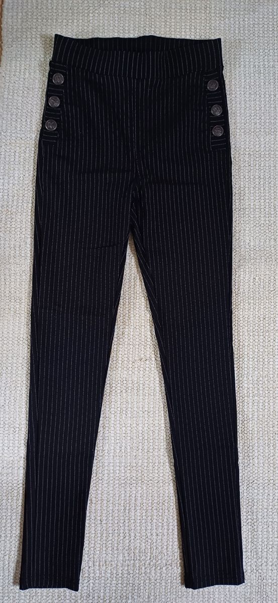 Pantalón y bolso mano