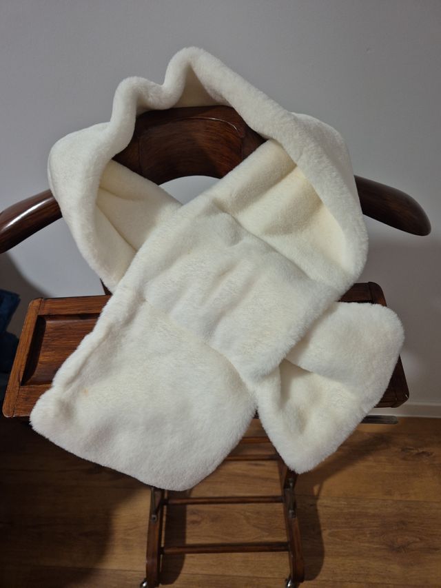 Cuello blanco efecto pelo