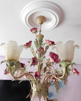 Lámpara de flores para techo.