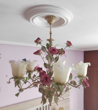 Lámpara de flores para techo.
