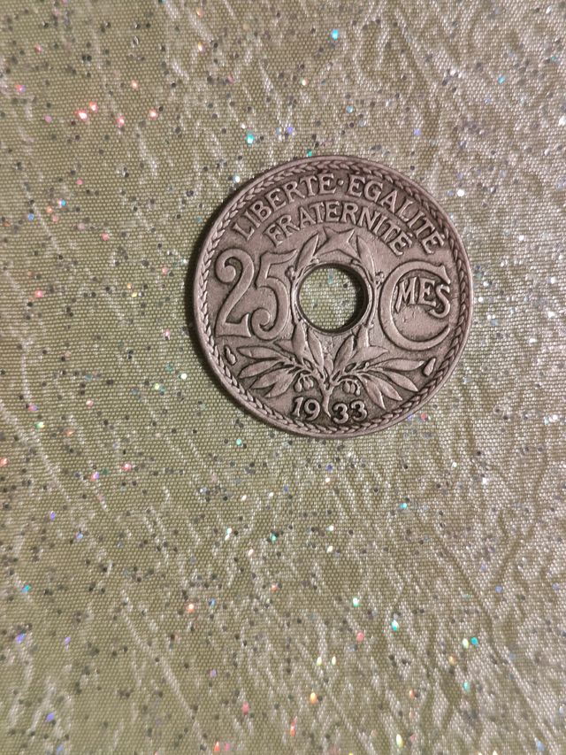 Moneta francese con foro 25 centesimi anno 1933