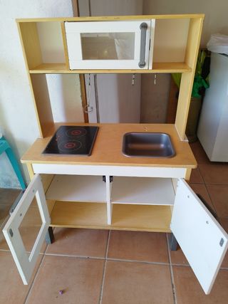 Cocinita de madera Ikea para niños